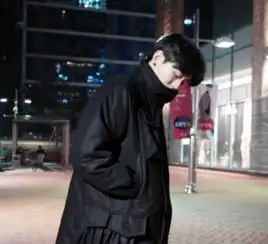  求这张图片的另一种就是情侣头像我缺一张女的