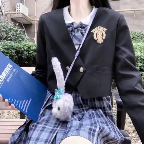  有没有那种穿jk的女头像