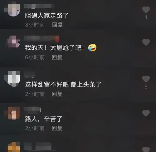  张檬与男友拍搞笑视频,在公共场合乱窜,还把路人做成表情包