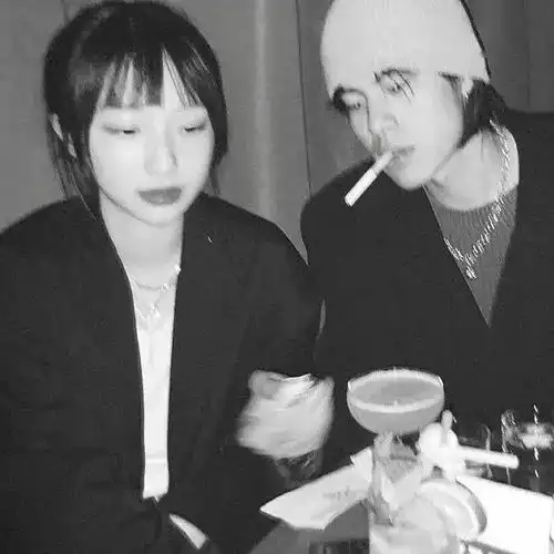  情侣头像满心欢喜热爱未来拭目以待