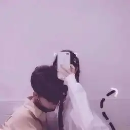  双人暧昧情头钟爱手机更在意你