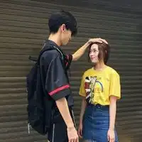  不必恭维不必讨好爱你的人自会给你拥抱