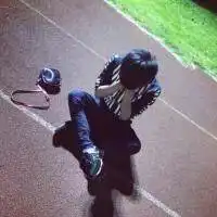  学校为背景的情侣头像