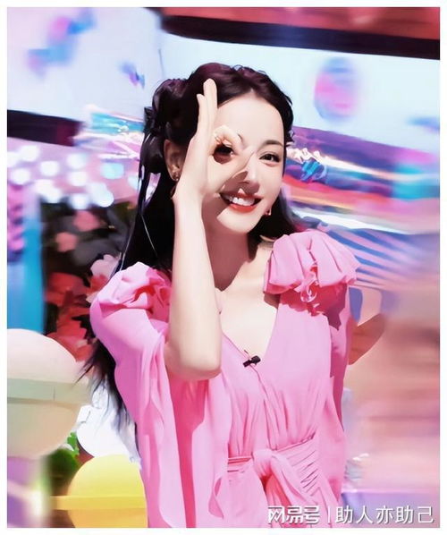  迪丽热巴妈妈想再养育一遍她迪丽热巴故事迪丽热巴赚了多少钱