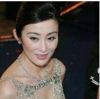  一部戏她让李连杰苦等24年无果,爆红后下海经商,今复出成