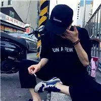  戴帽子的帅哥图,反戴帽子男生头像,也有正戴帽子的