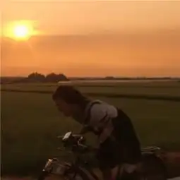  混搭个性情侣头像一左一右陪你一起到未来