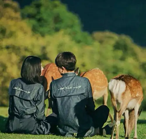  前夫再婚,我带着孩子大着肚子去参加婚礼,前夫傻眼了