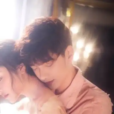 高清甜蜜情侣头像一左一右幸福甜蜜的情侣  高清甜蜜情侣头像一左一右幸福甜蜜的情侣