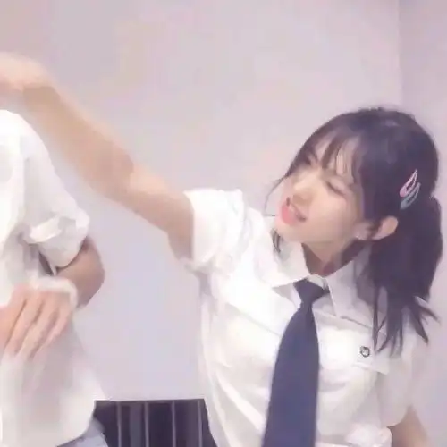 情侣头像满心欢喜热爱未来拭目以待 情侣头像满心欢喜热爱未来拭目以待