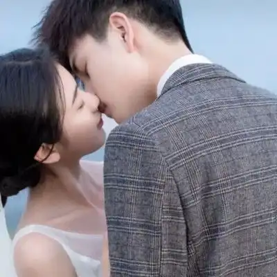  从校服到婚纱,情侣头像