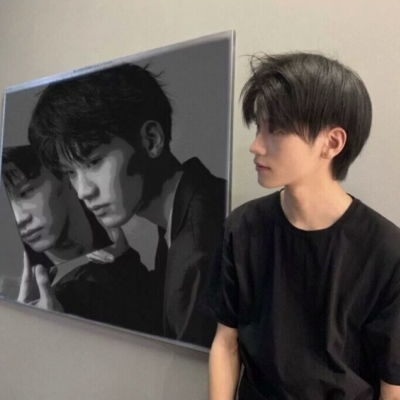  2023文艺高冷男生头像