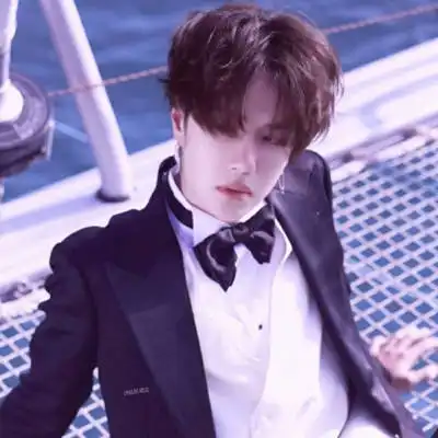  王一博头像高清图片王一博6人同一系列团体头像