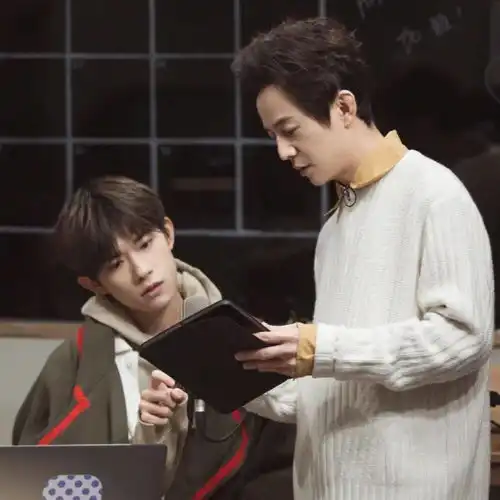  系列头像每天喝八杯水很难但是喝八杯酒只需要别人一句你是不是不能喝