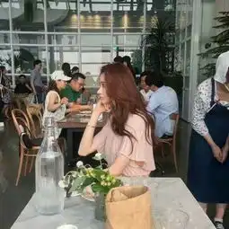  清新唯美幸福情侣微信头像一男一女想你的时候会习惯性发呆