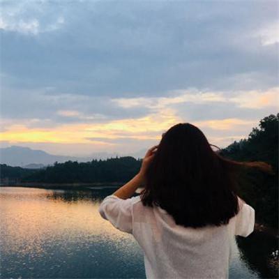  时尚潮流情侣头像图片爱情让自己忘记悲伤