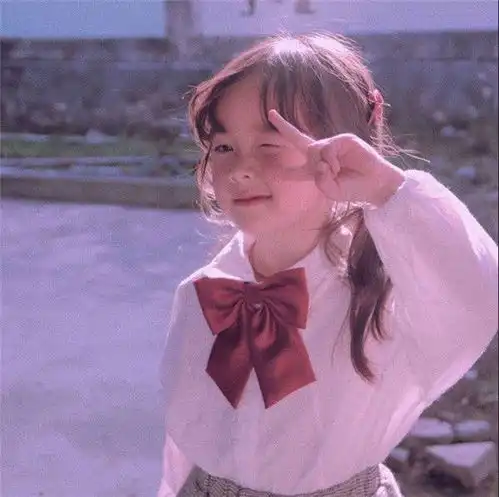  跪求这个小女孩的名字嗷可爱死了