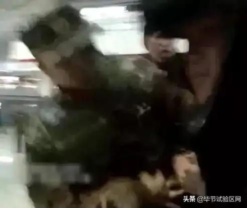  贵阳北站一对情侣闹分手,女的跳楼刚被救下,男的又去跳
