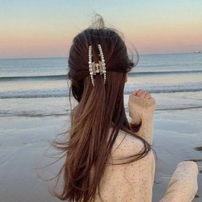  真人女生头像背影不露脸