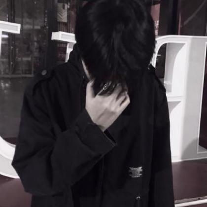  头像男伤感孤独,不想继续做颓废的男人了