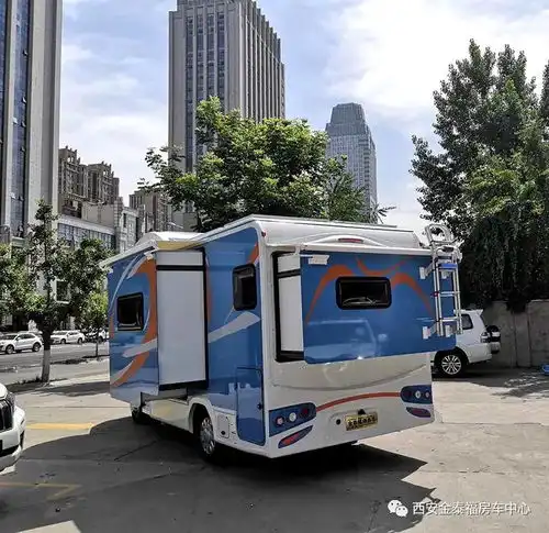 父亲节带着爸妈去旅行我有双拓大空间依维柯c型房车 父亲节带着爸妈去旅行我有双拓大空间依维柯c型房车