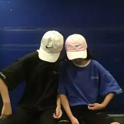  右边这个蓝色的衣服配什么裤子好看