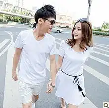 老君山红帽女情侣头像逛街