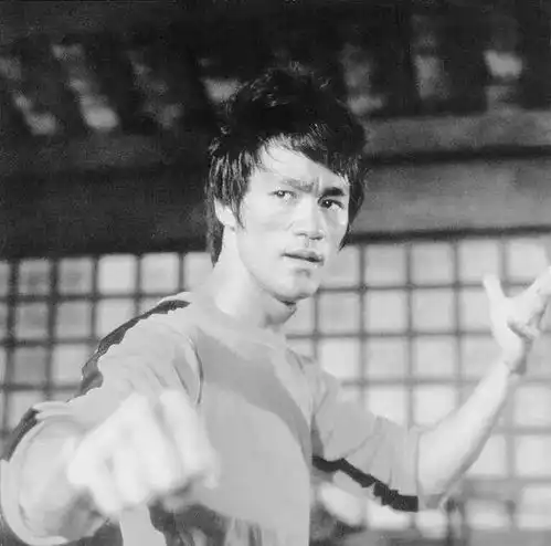  阴阳相隔的12对明星情侣,星爷痛失所爱,甄妮为傅声守寡40年