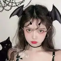  黑色吊带的锁骨qq头像