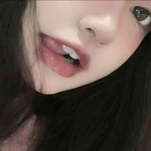  纯欲风女头试图打碎一湖月光