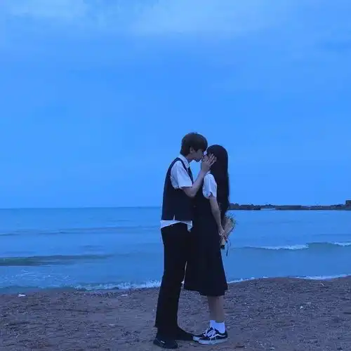 情侣头像丨把你放在心里也要抱在怀里 情侣头像丨把你放在心里也要抱在怀里