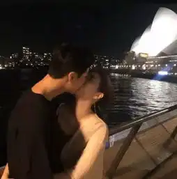2025最近火的情侣头像影