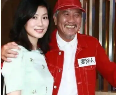  他演技不输周润发,曾与好友周星驰闹僵,如今48岁的他却在上大学