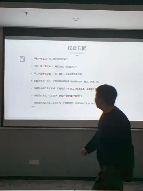  笑不活了全班只有一个男生的选修课