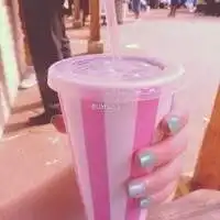 手拿杯子头像图片微信头像图片大全  手拿杯子头像图片微信头像图片大全