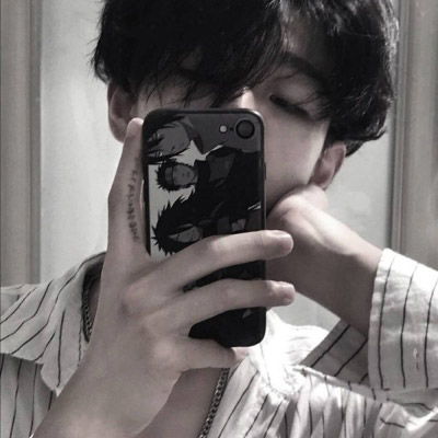  伤感帅哥低头头像