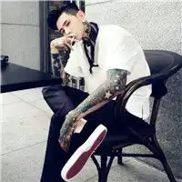  抽烟超拽男生头像,你会喜欢上一个超拽酷的男人吗