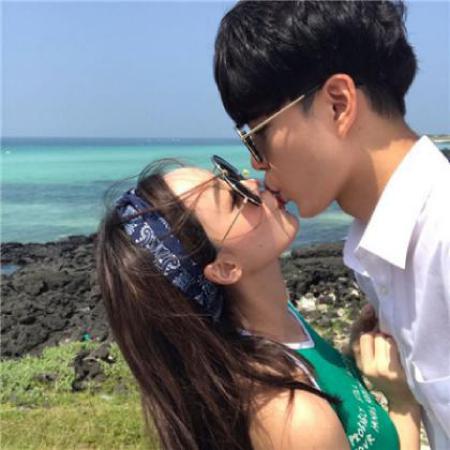  情侣头像甜甜的双人,我和你之间的距离只有一颗心