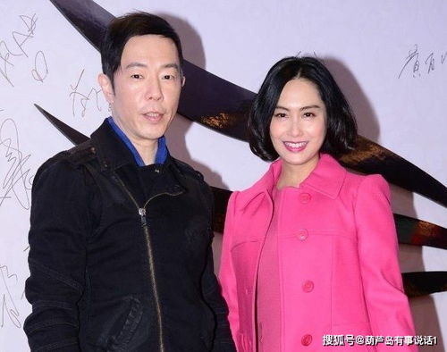  朱茵近照,笑容甜美,女儿长啥样看清正脸,是盗版的紫霞仙子吧