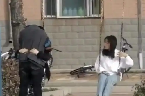  当单身狗遇到情侣时,网友求心理阴影面积