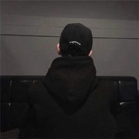  酷酷的个性男生背影头像高大帅气