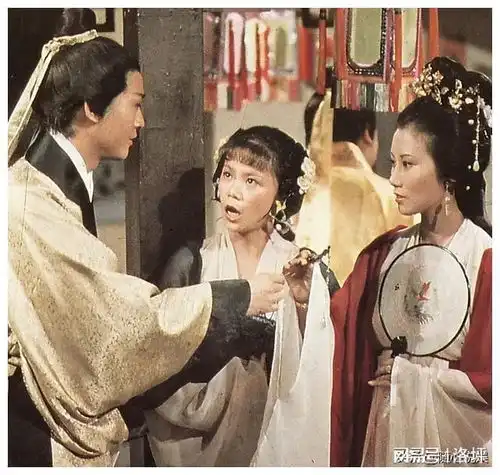  难怪说汪明荃不输赵雅芝,看到她的古装扮相,让我想到了李清照