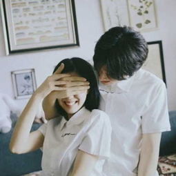  谁帮我做两张图片啊一张大写字母是cwq另一张大写字母是hsj的图片啊最好是情侣的谢谢啦