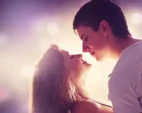  男子亲热时意外吻破女友耳膜医生用力不当