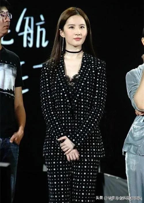  不仅能撞衫还要撞捧花头像刘诗诗到底要模仿刘亦菲到什么时候