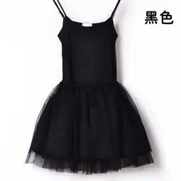 这样的黑色吊带裙秋季怎么搭配 这样的黑色吊带裙秋季怎么搭配