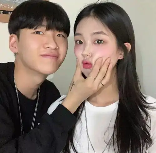 情侣头像长相很显小是什么体验 情侣头像长相很显小是什么体验