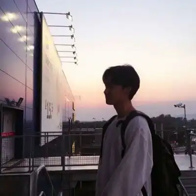  男生占有欲特别强有什么表现