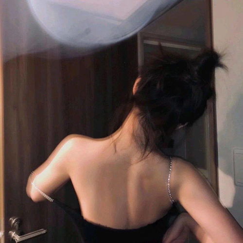  系列头像你也是从小到大被父母捧在手心长大的,怎么在爱情里却要一直忍让迁就凭什么