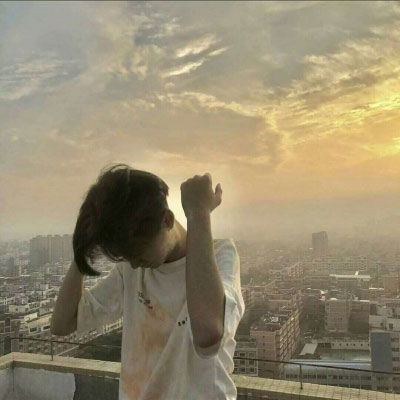  不明显情侣头像一男一女还没长大就老了